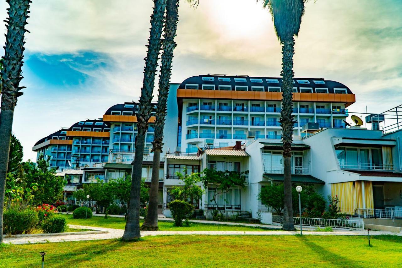 Throne Beach Resort & Spa Side Exterior foto